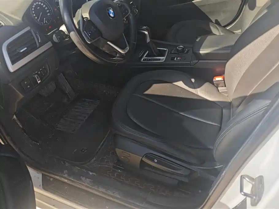 BMW 1 Series 2018 — фото 9
