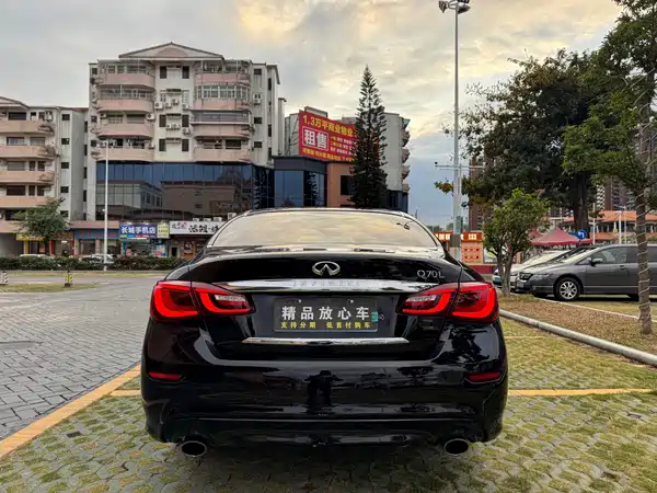 Infiniti Q70 2017