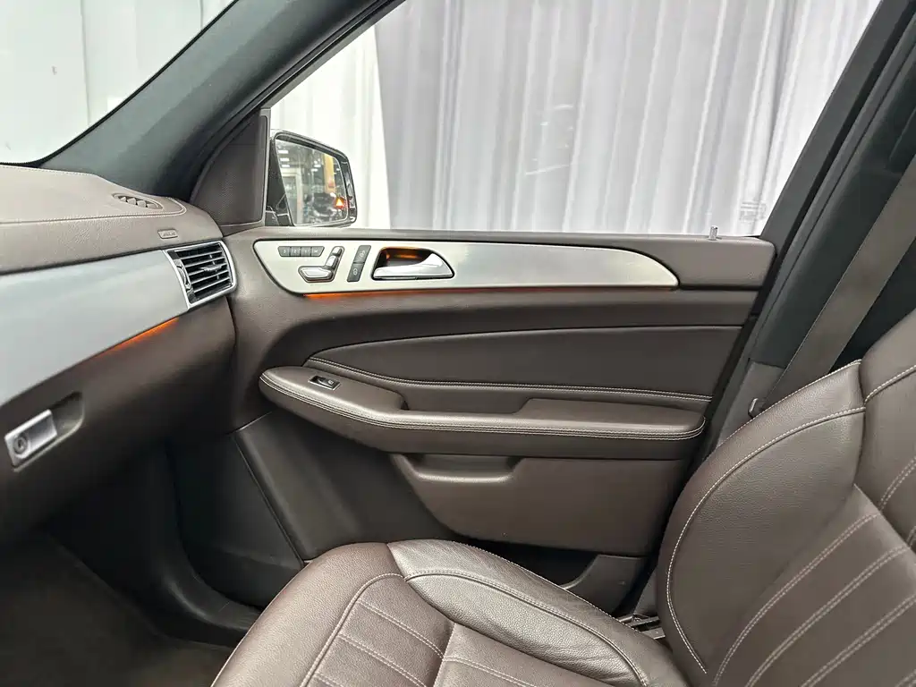 Mercedes-Benz GLS 2017 — фото 26