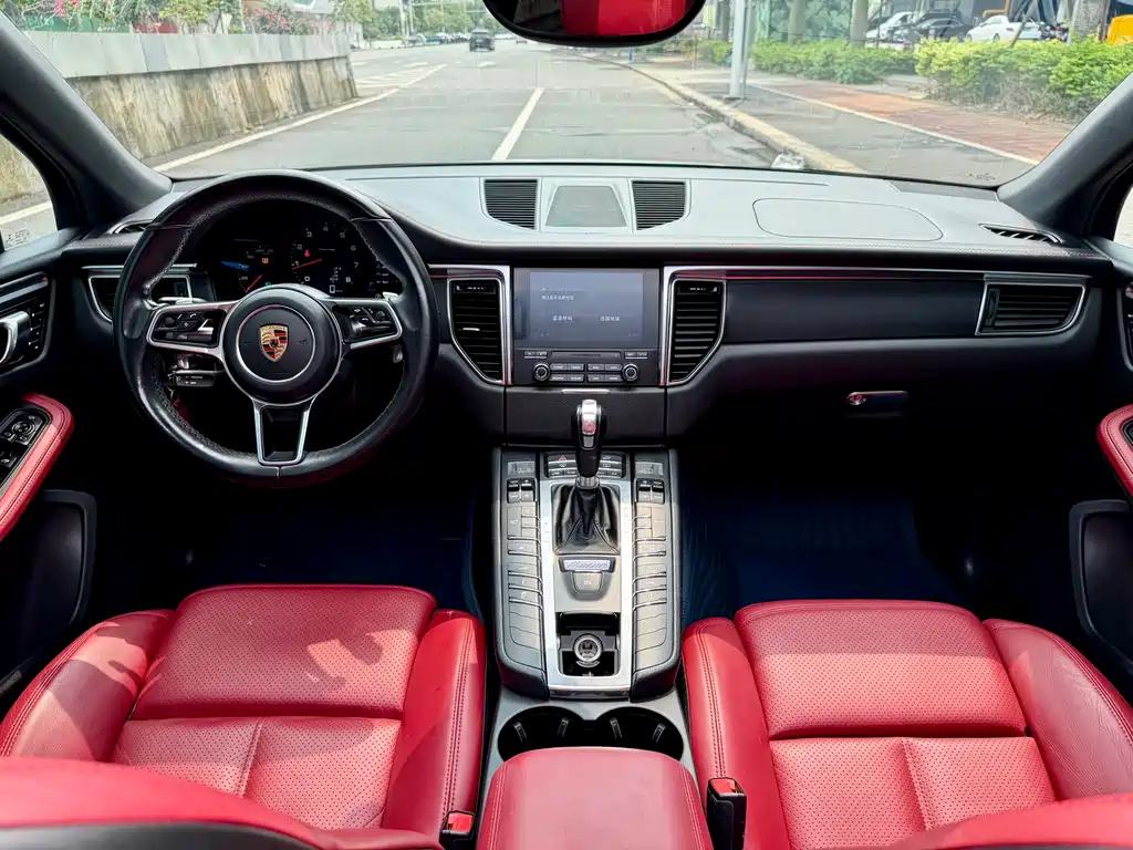 Porsche Macan 2018 — фото 24