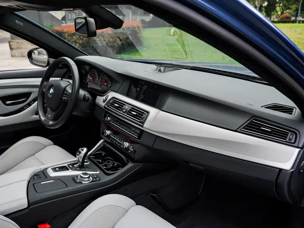 BMW M5 2012 — фото 10