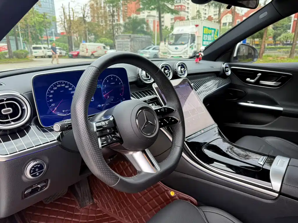 Mercedes-Benz C-Class 2023 — фото 6