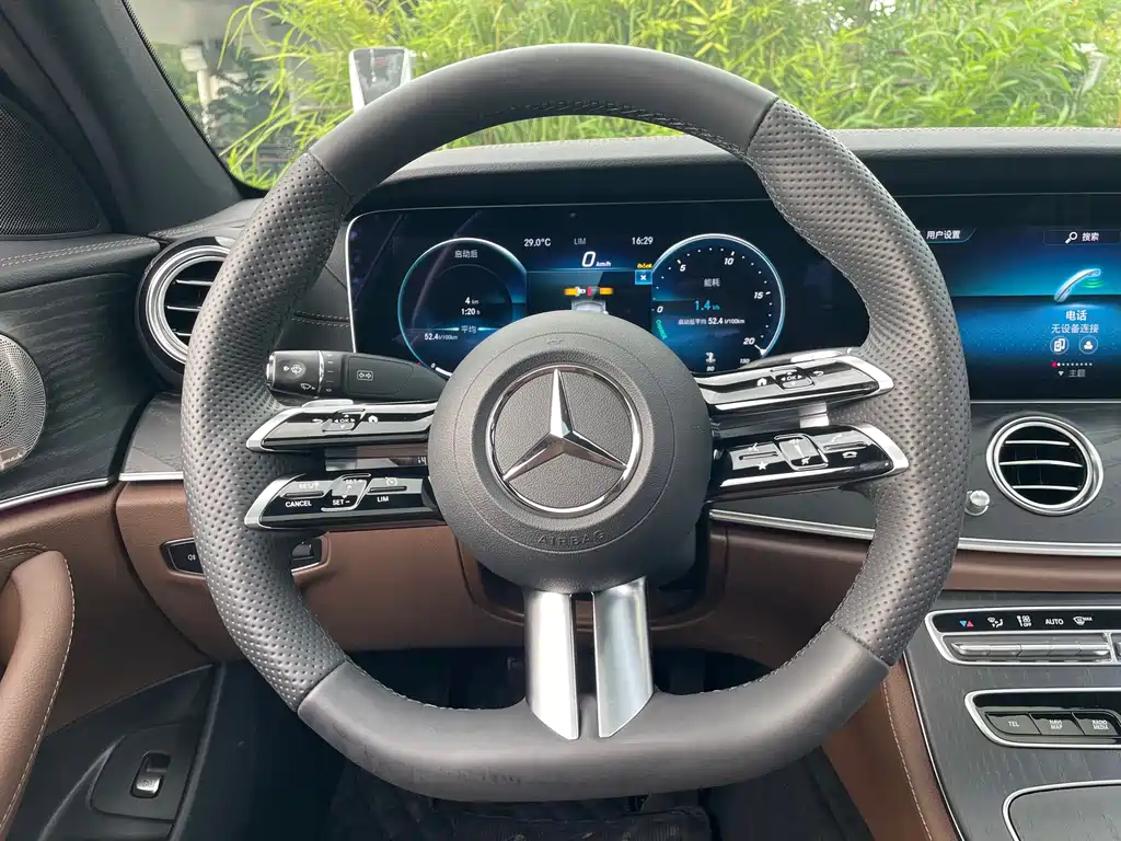 Mercedes-Benz E-Class 2023 — фото 13