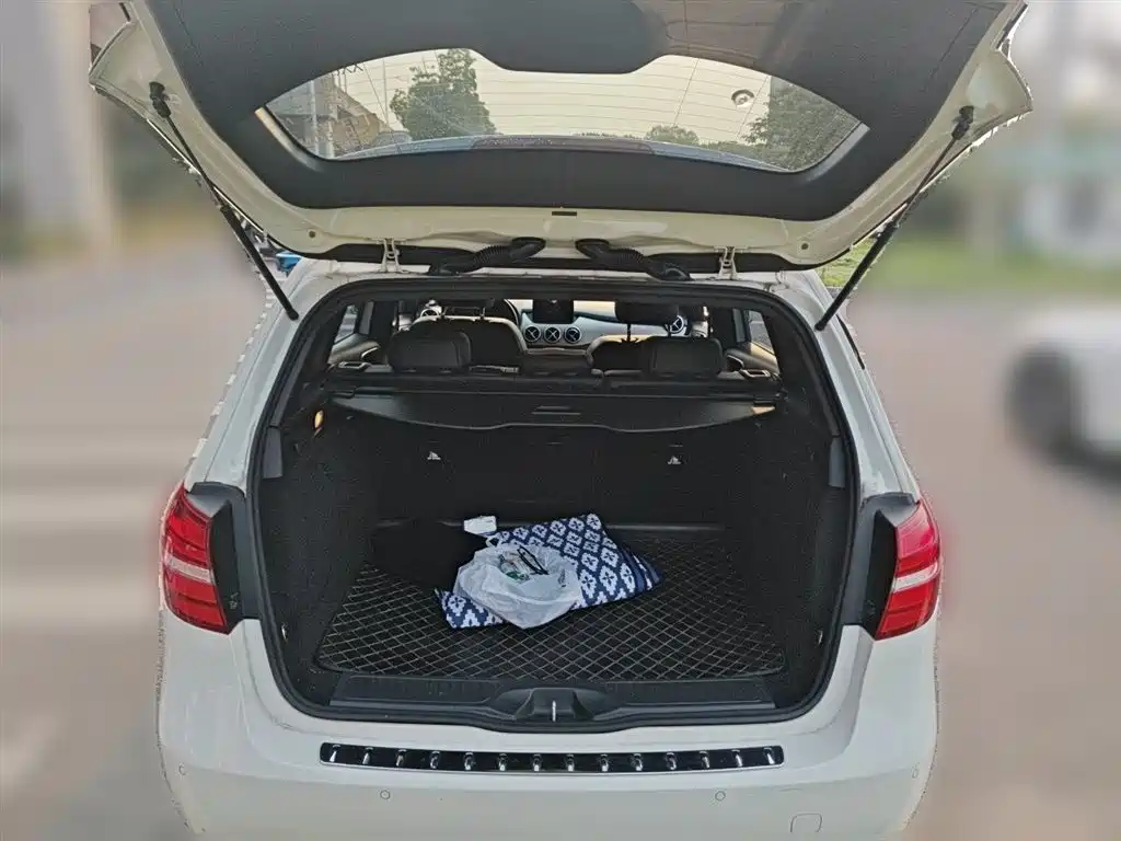 Mercedes-Benz B-Class 2017 — фото 20