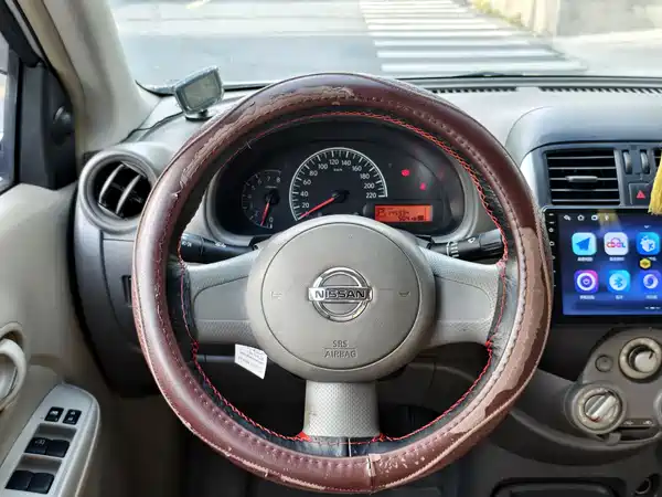 Nissan Sunny 2011