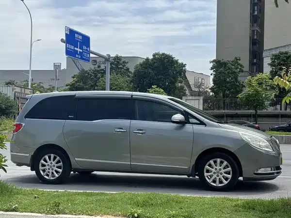 Buick GL8 2011