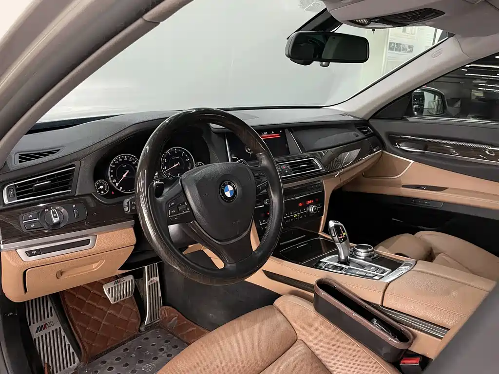 BMW 7 Series 2014 — фото 10