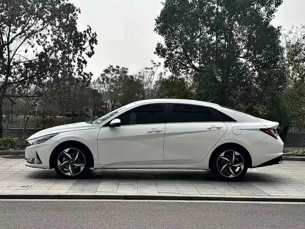 Hyundai Elantra 2022
