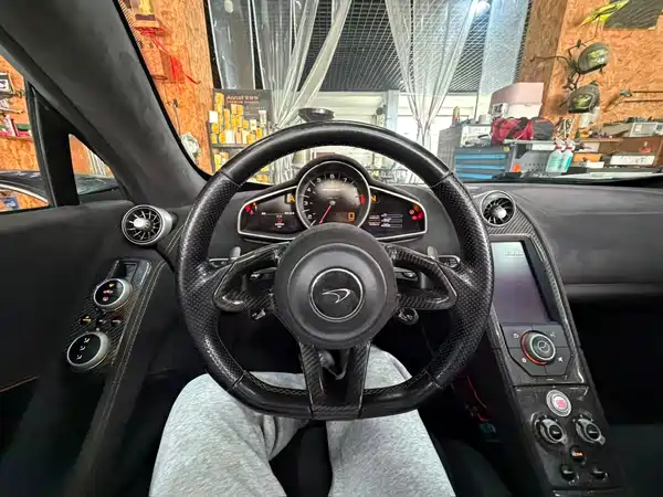 McLaren 650S 2015