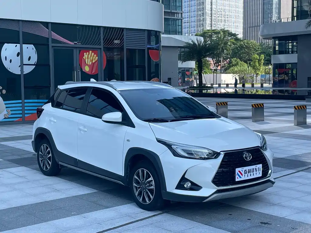 Toyota Yaris L 2022