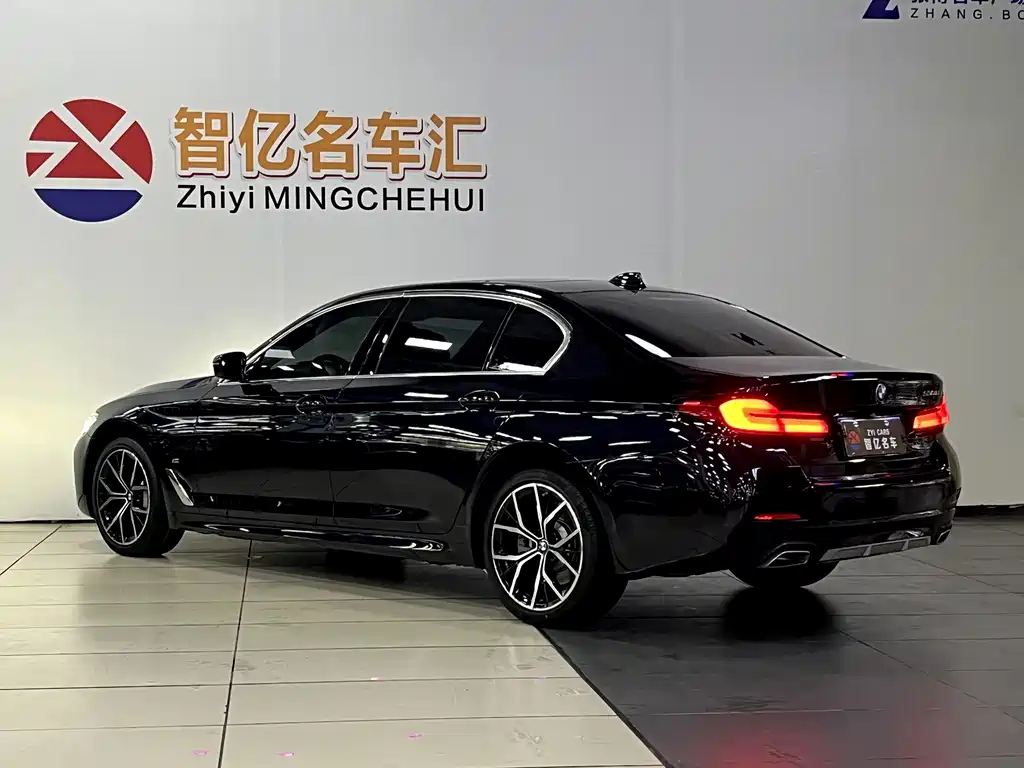 BMW 5 Series 2021 — фото 14
