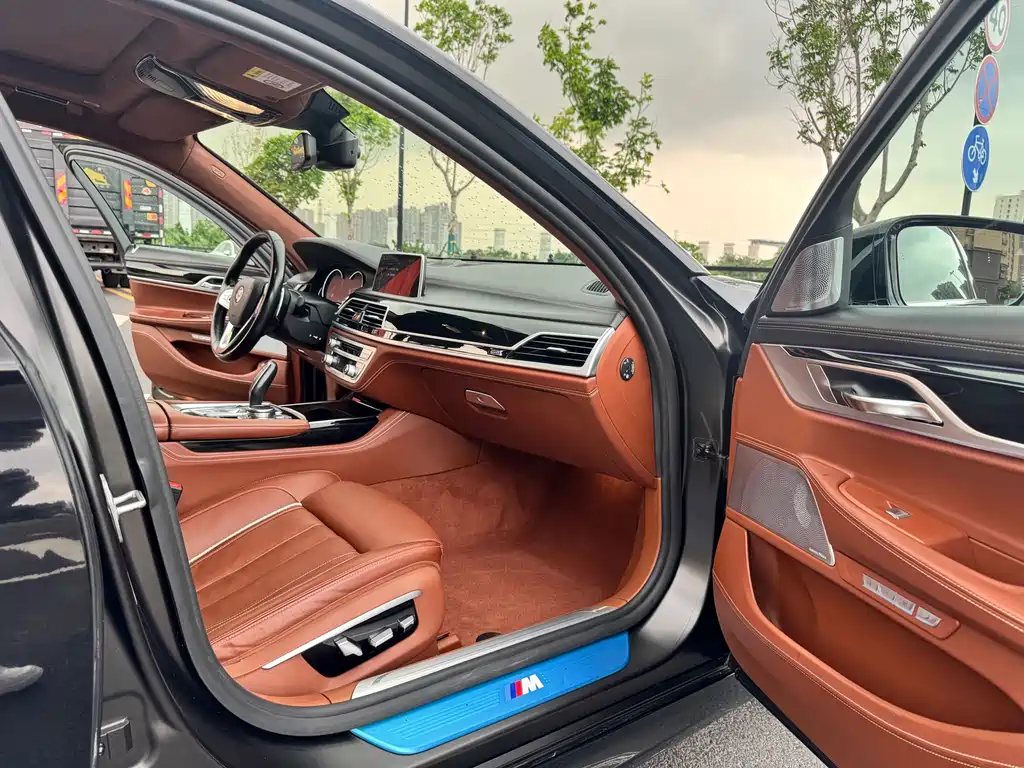 BMW 7 Series 2018 — фото 7