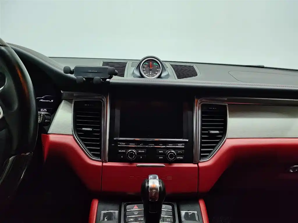 Porsche Macan 2014 — фото 14
