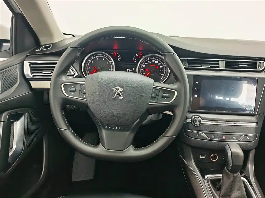 Peugeot 408 2017 — фото 11