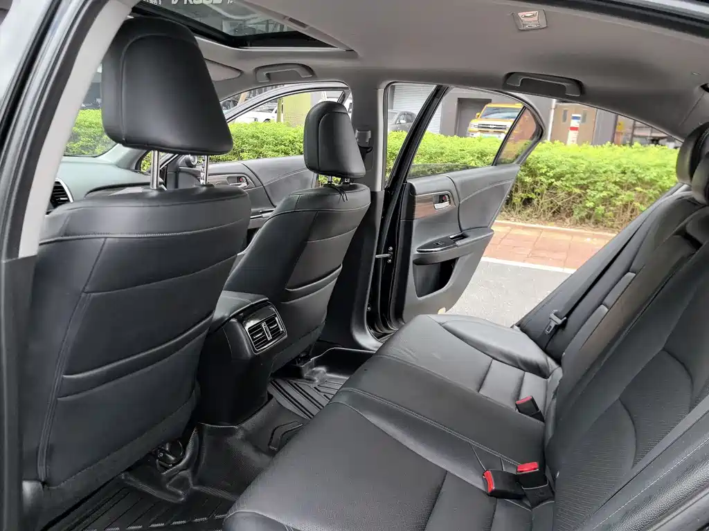 Honda Accord 2016 — фото 29