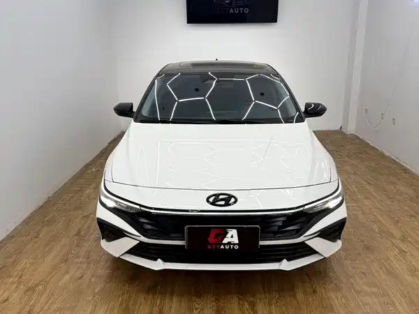 Hyundai Elantra 2023