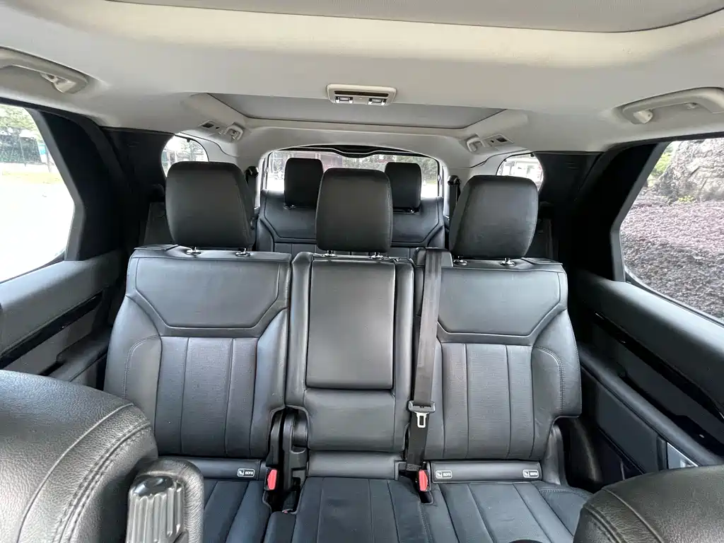 Land Rover Discovery 2018 — фото 15