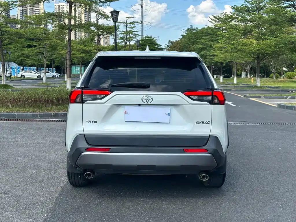 Toyota RAV4 2020 — фото 14