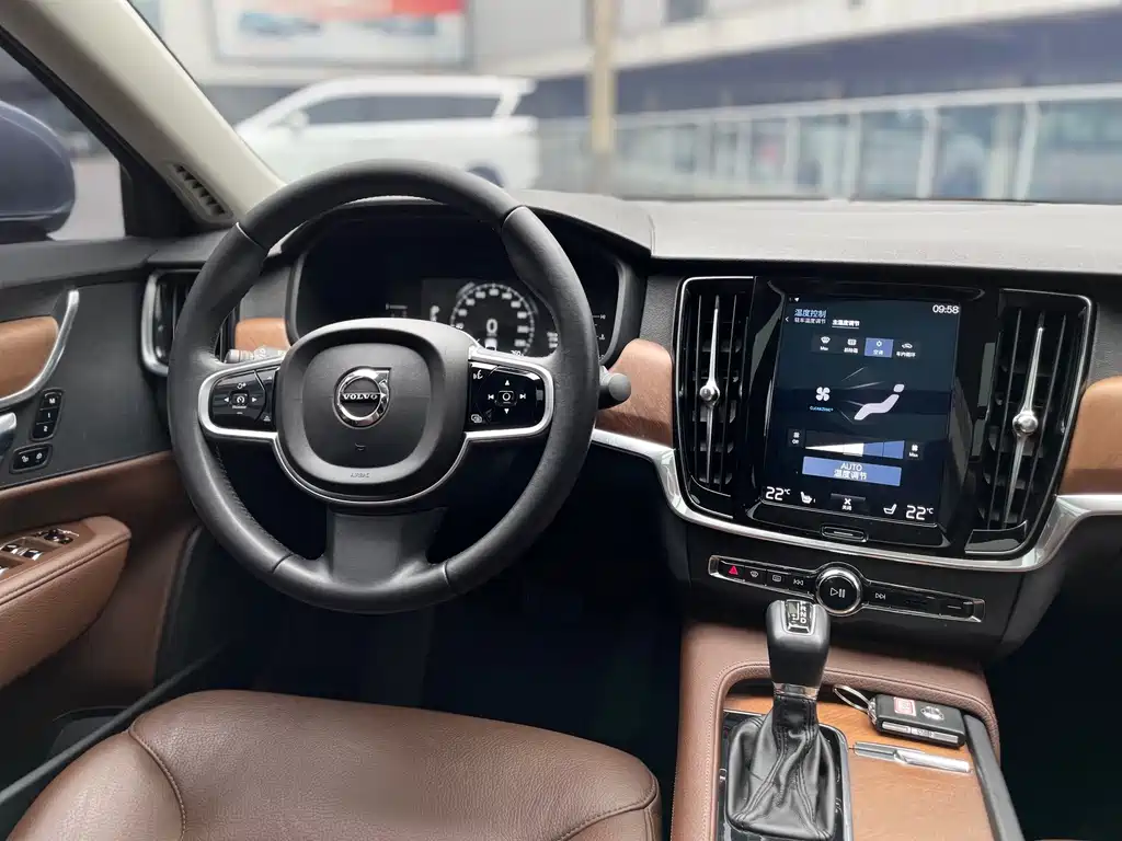 Volvo S90 2018 — фото 12