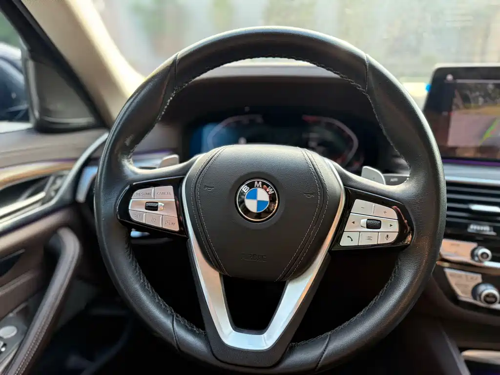 BMW 5 Series 2022 — фото 10