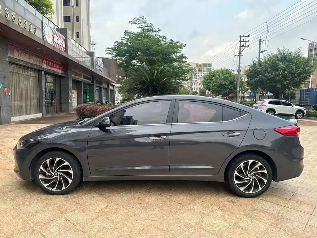 Hyundai Elantra 2020 — фото 9