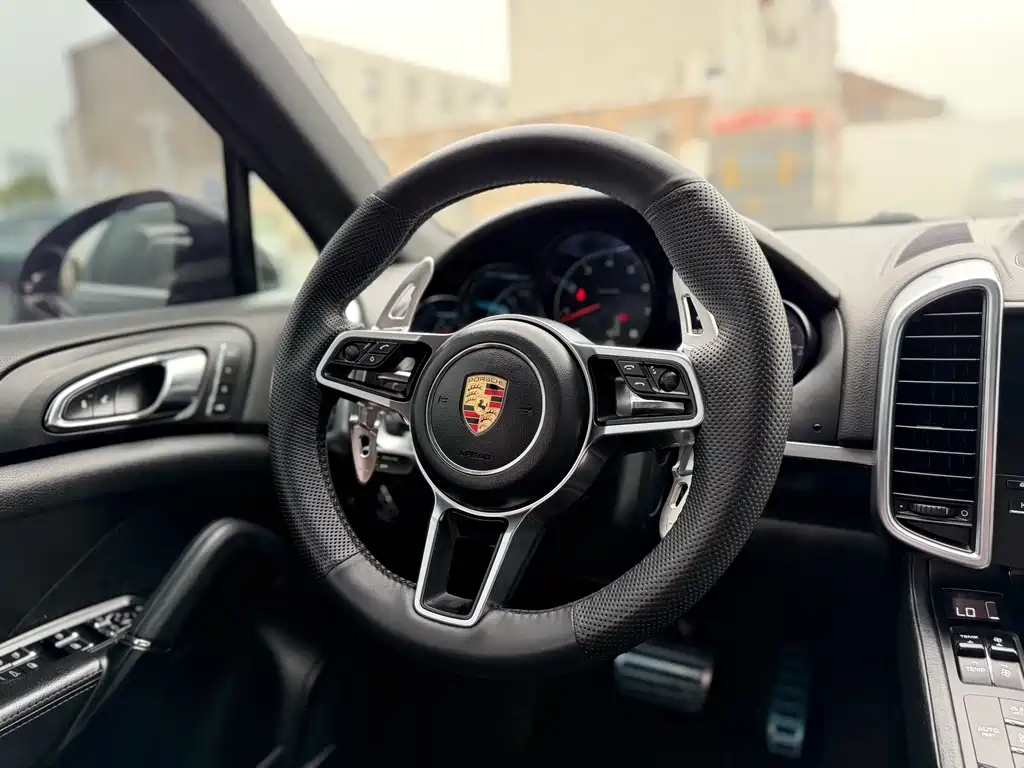 Porsche Cayenne 2017 — фото 5