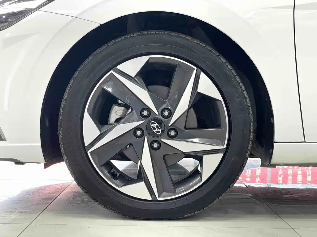 Hyundai Elantra 2022 — фото 15