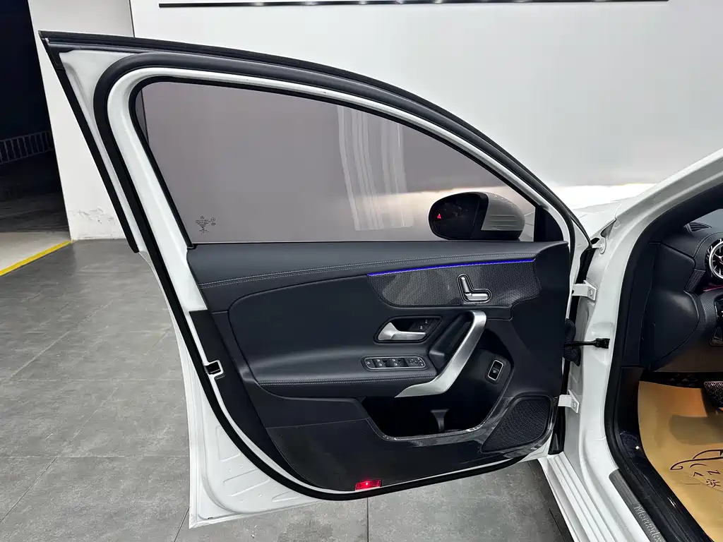 Mercedes-Benz A-Class 2023 — фото 7