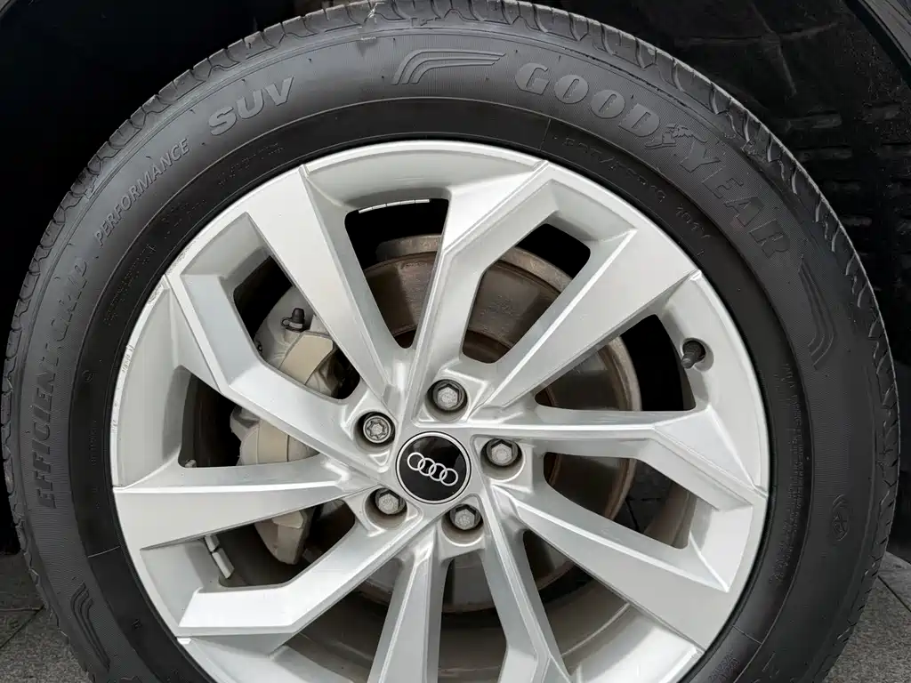 Audi Q5L 2022 — фото 25