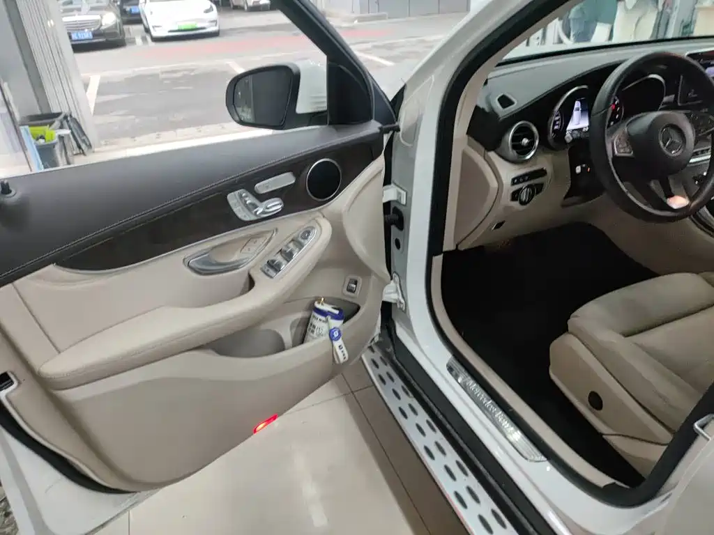 Mercedes-Benz GLC 2018 — фото 11