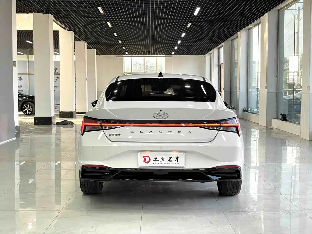 Hyundai Elantra 2022