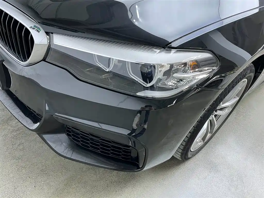 BMW 5 Series 2019 — фото 34