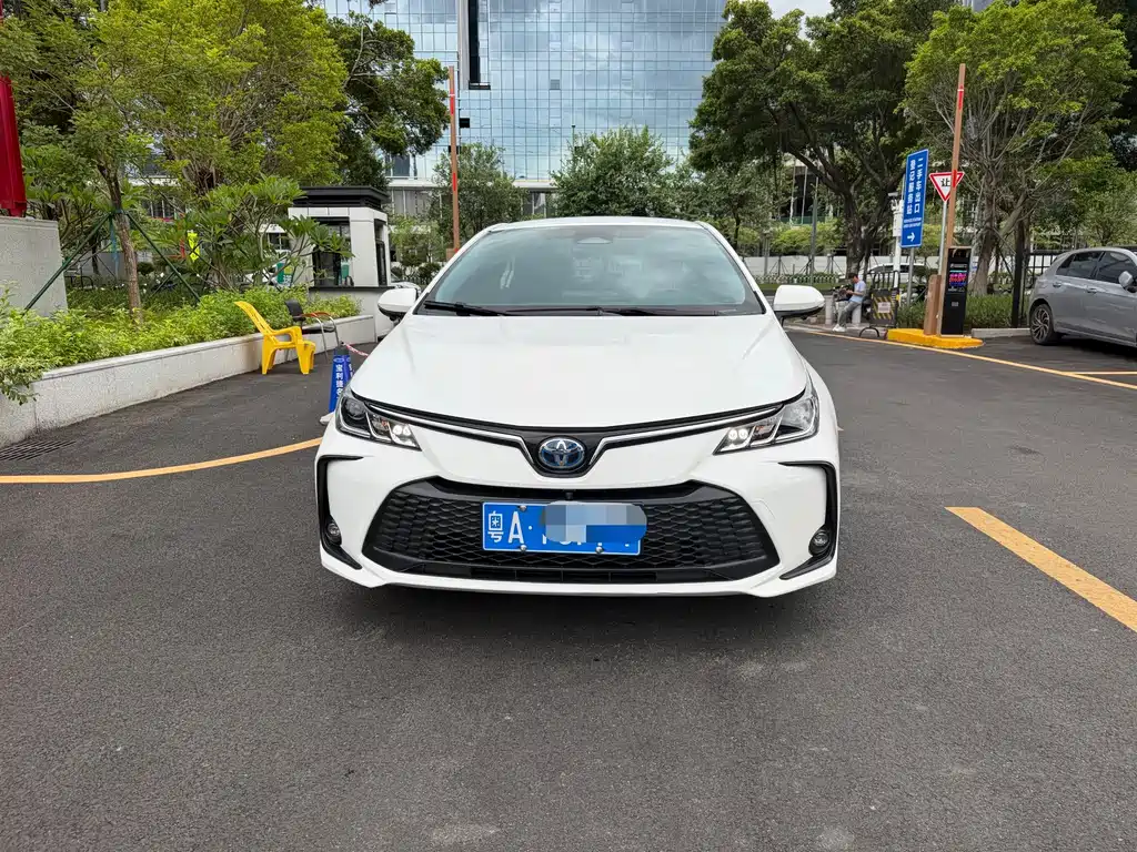 Toyota Corolla 2023 — фото 2