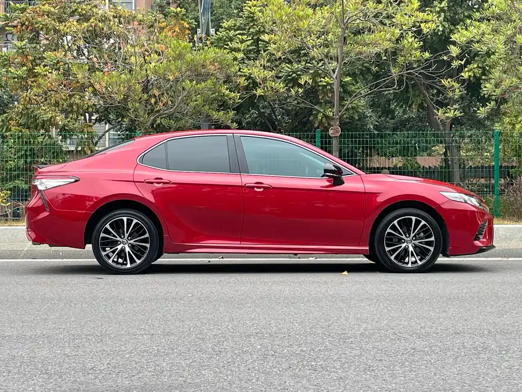 Toyota Camry 2018 — фото 26