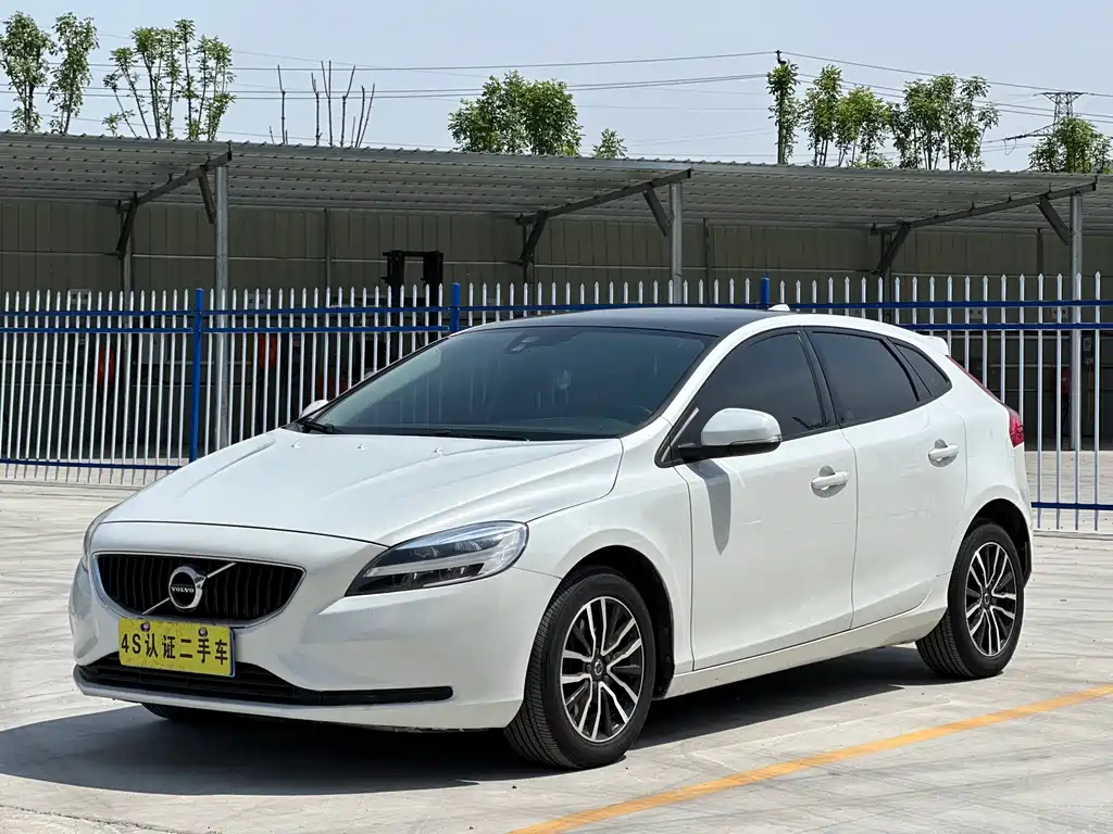 Volvo V40 2017 — фото 1