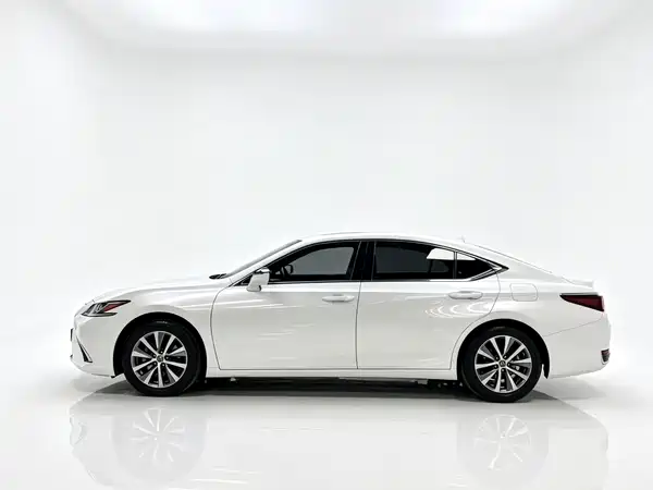 Lexus ES 2020