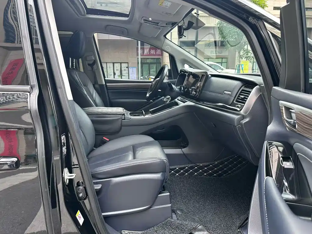 GAC Motor Trumpchi M8 2022 — фото 6