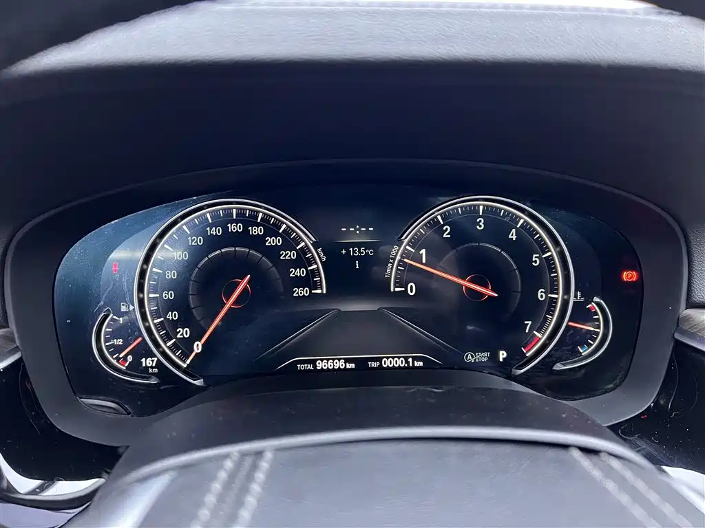 BMW 5 Series 2018 — фото 16