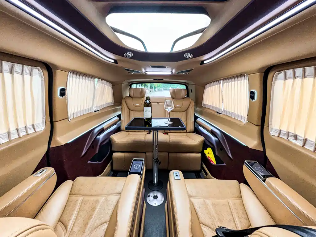 Mercedes-Benz V-Class 2022 — фото 24