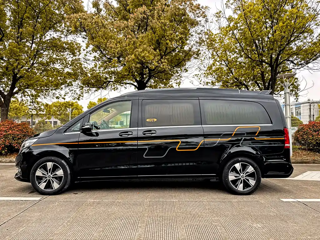 Mercedes-Benz V-Class 2022 — фото 37