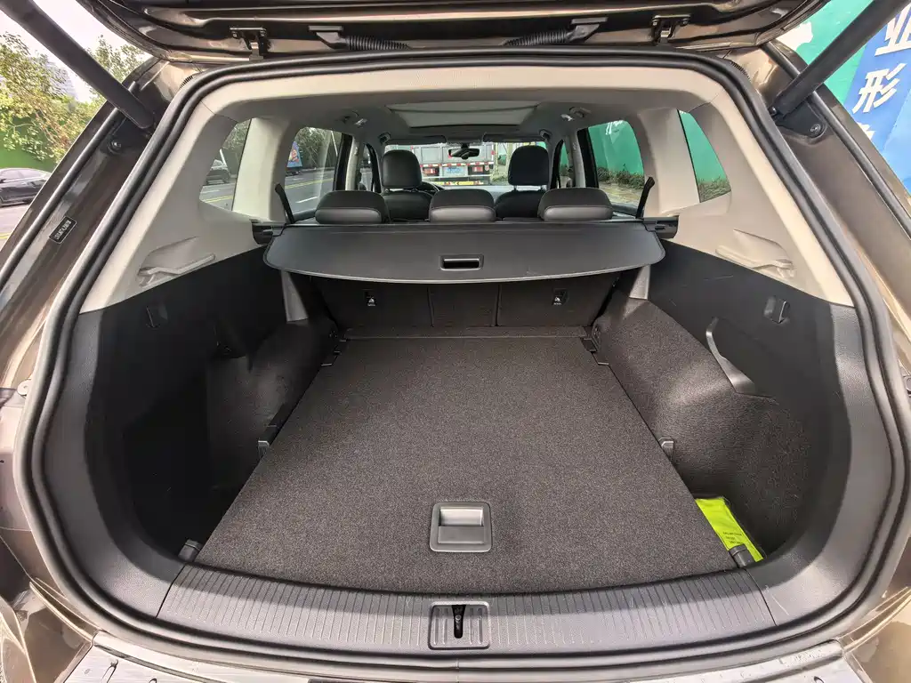 Volkswagen Tiguan L 2021 — фото 15
