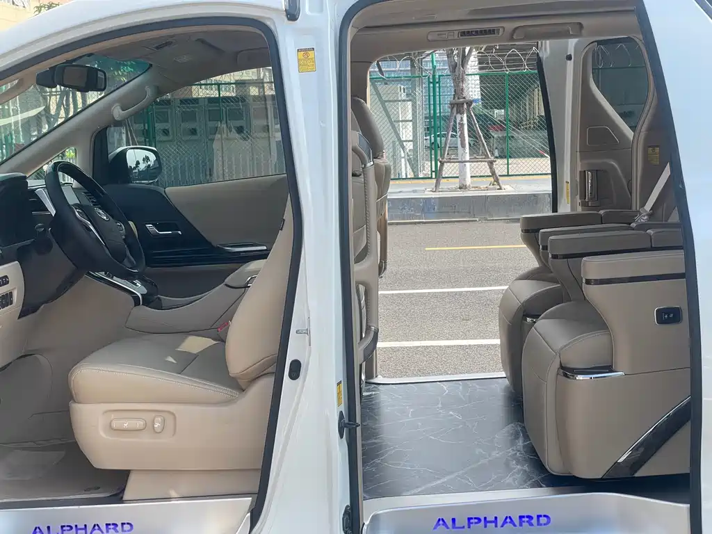 Toyota Alphard 2012 — фото 17