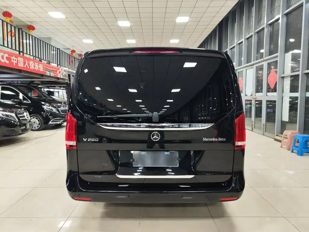 Mercedes-Benz V-Class 2020 — фото 33