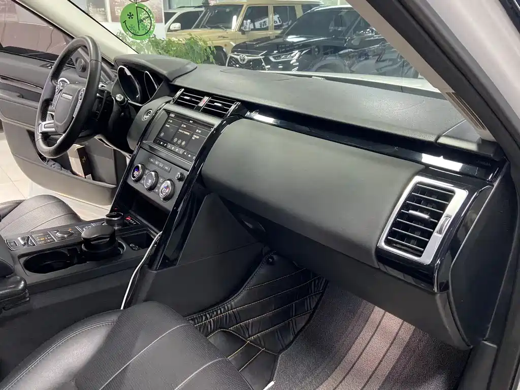 Land Rover Discovery 2018 — фото 16