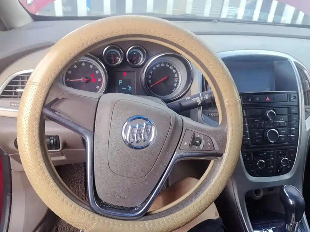 Buick Excelle 2015 — фото 11
