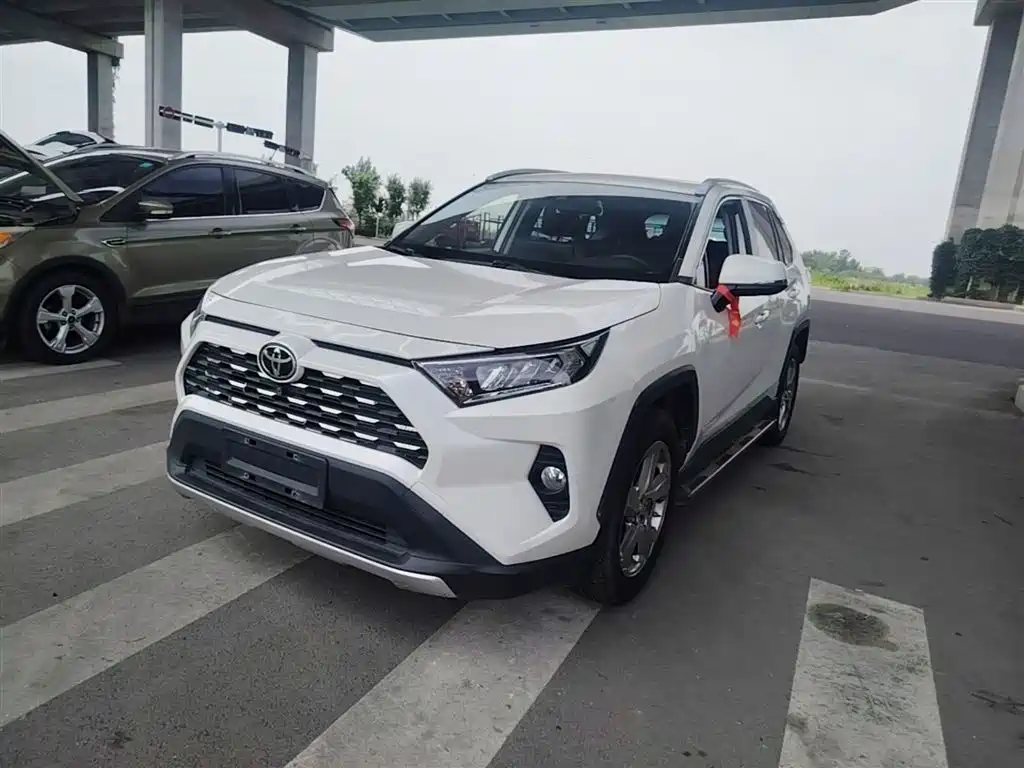 Toyota RAV4 2020 — фото 1