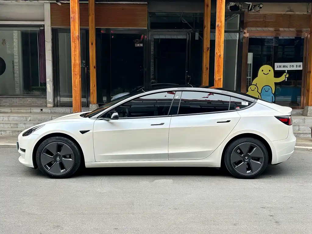 Tesla Model 3 2023 — фото 17