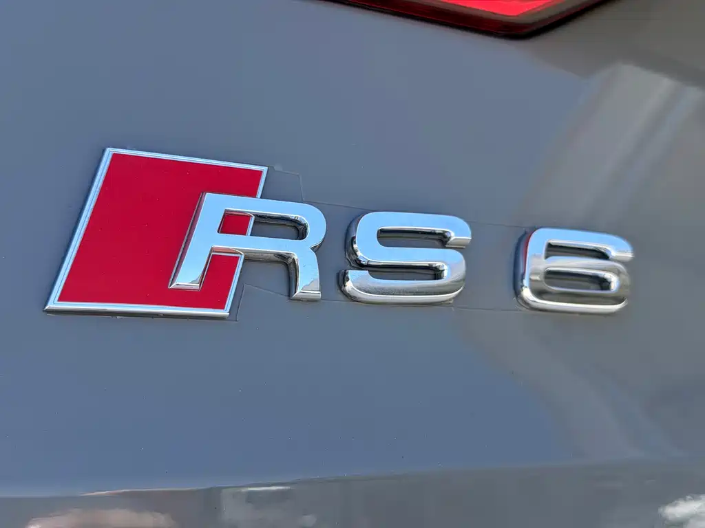 Audi RS 6 2022 — фото 29