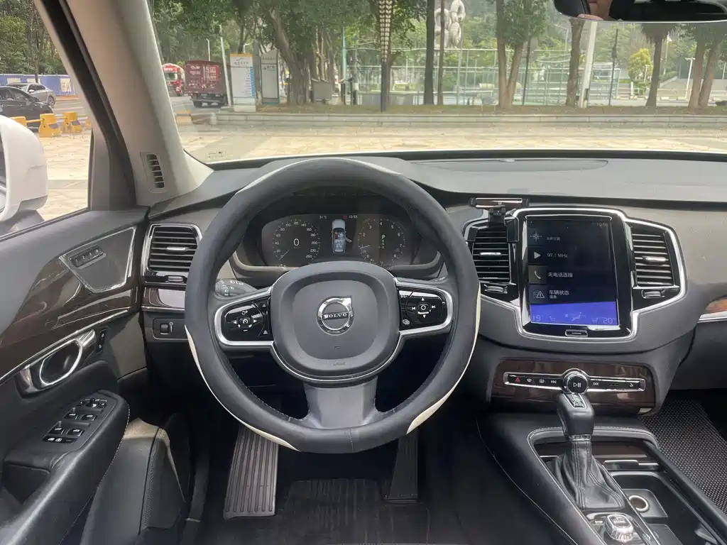Volvo XC90 2016 — фото 10