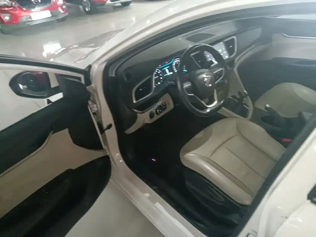 Buick Excelle 2019 — фото 16